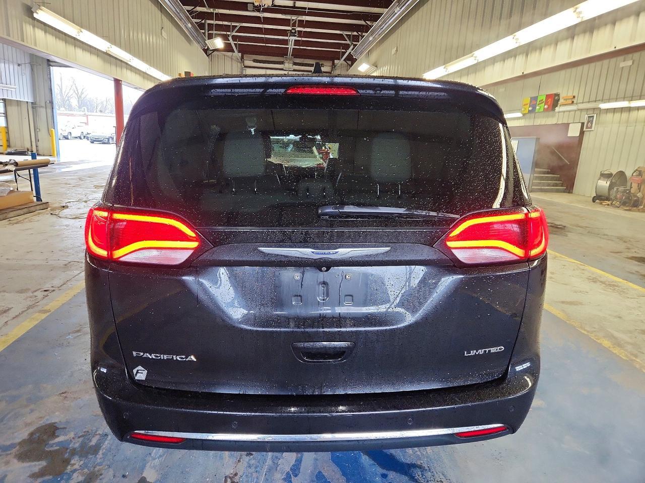 2020 Chrysler Pacifica Limited - Image 6
