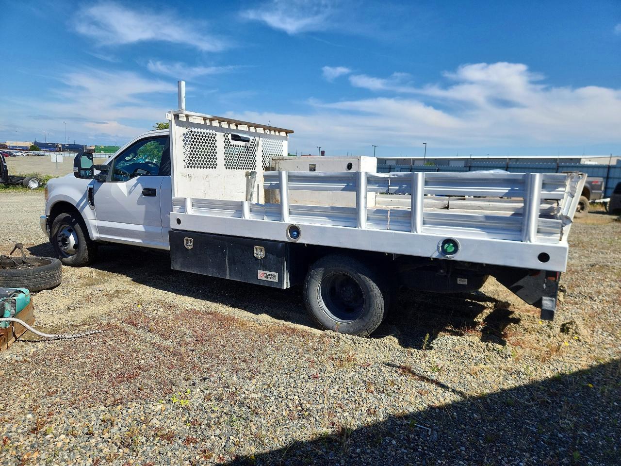 2017 Ford F350 Super Duty - Фото 2
