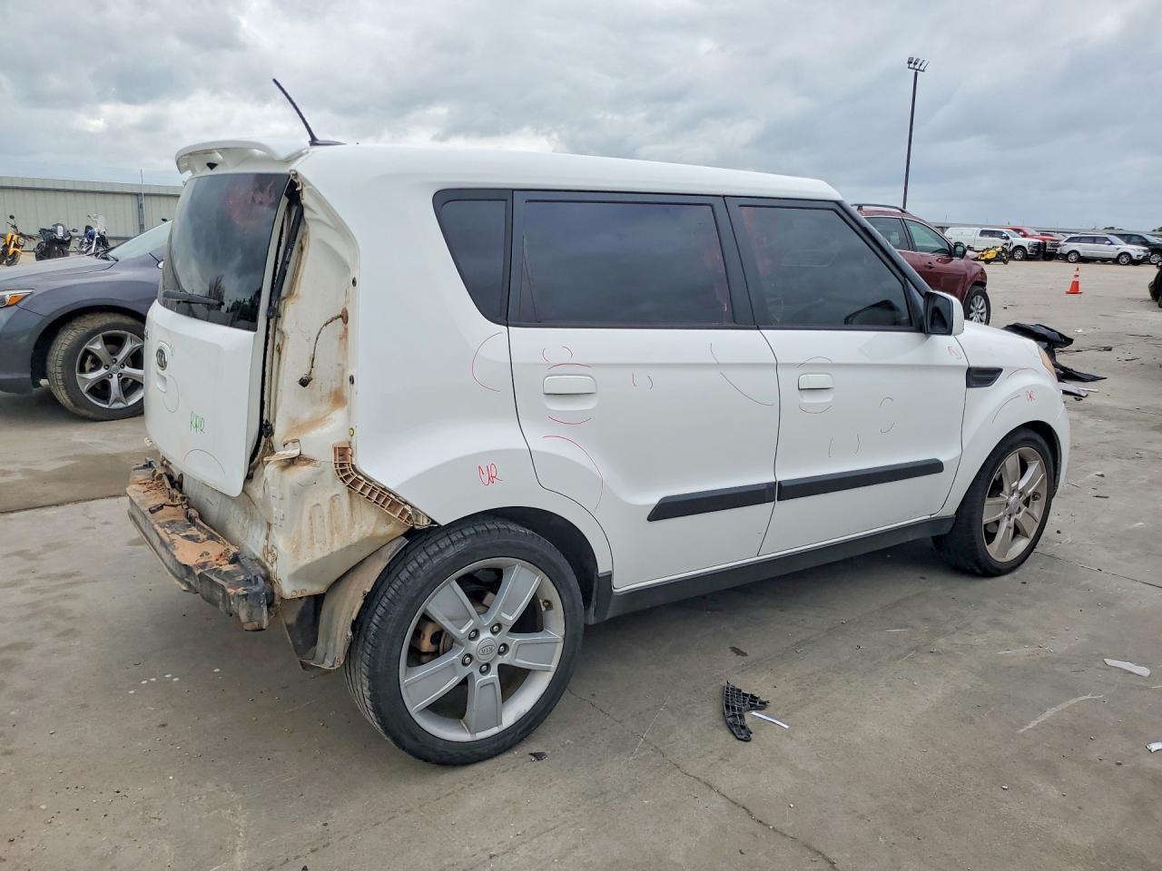 2010 Kia Soul + - Фото 3