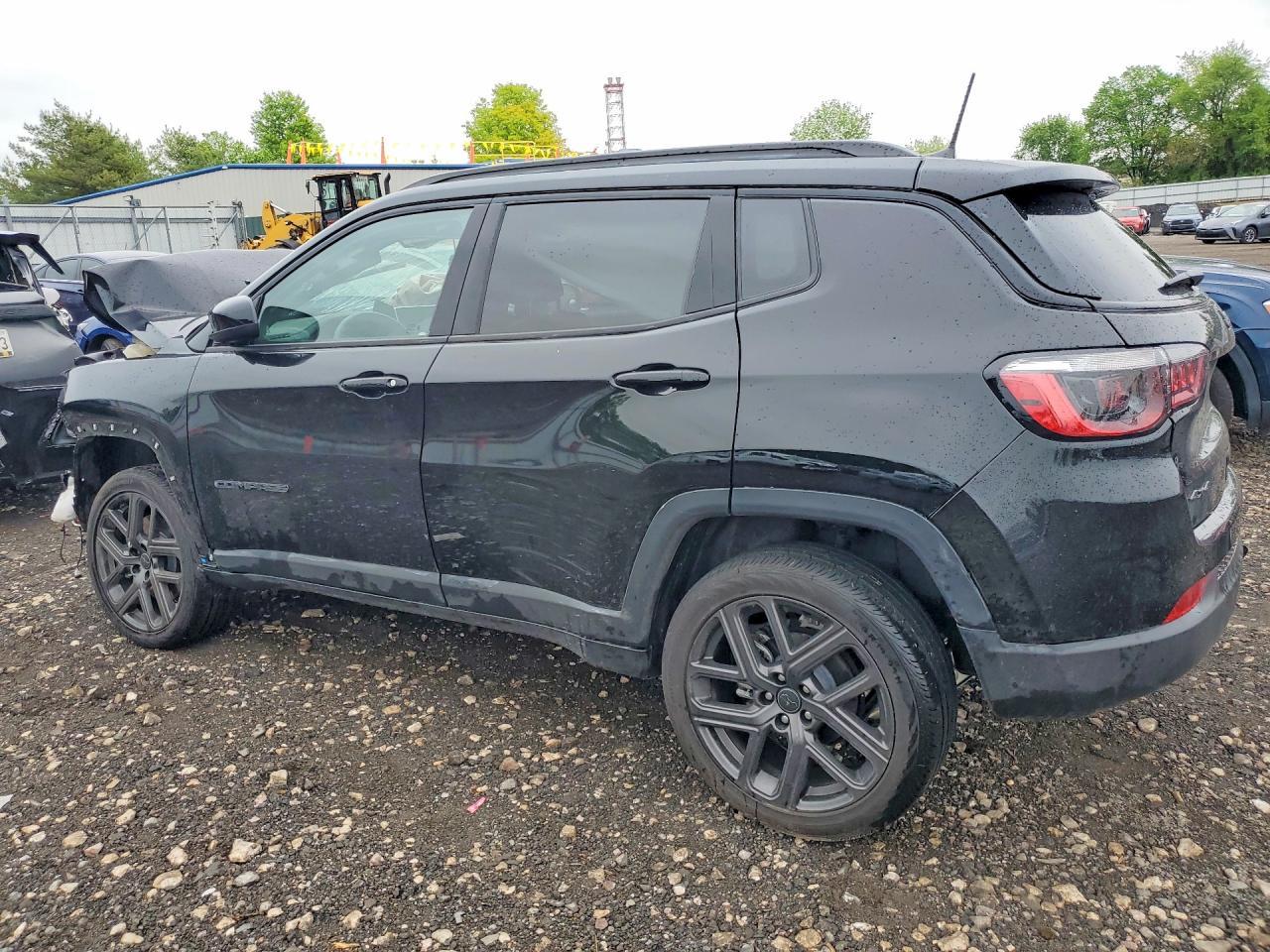 2026 Jeep Compass Latitude - Фото 2