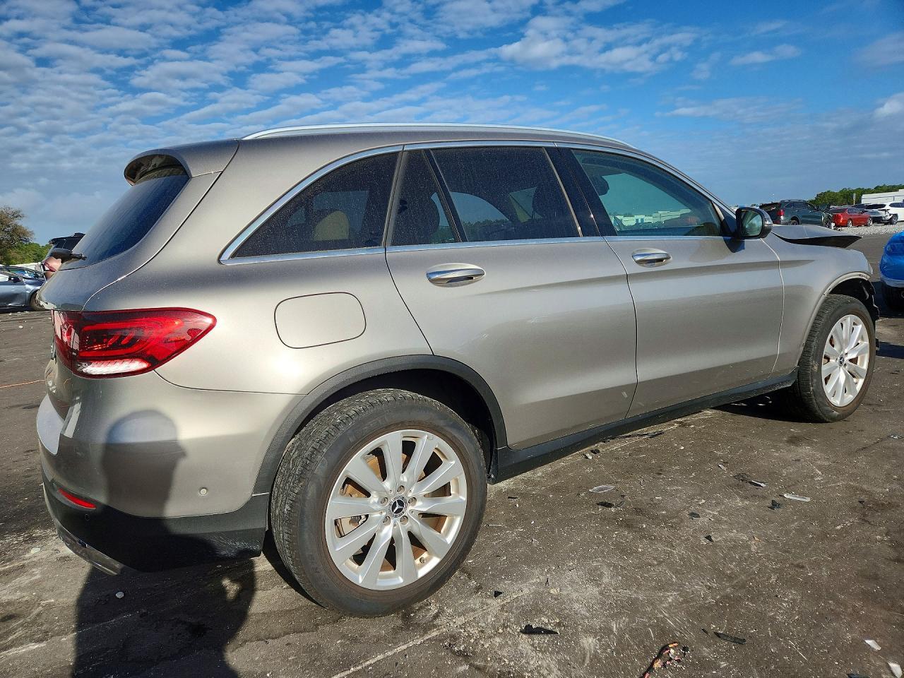 2021 Mercedes-Benz Glc 300 - Image 3