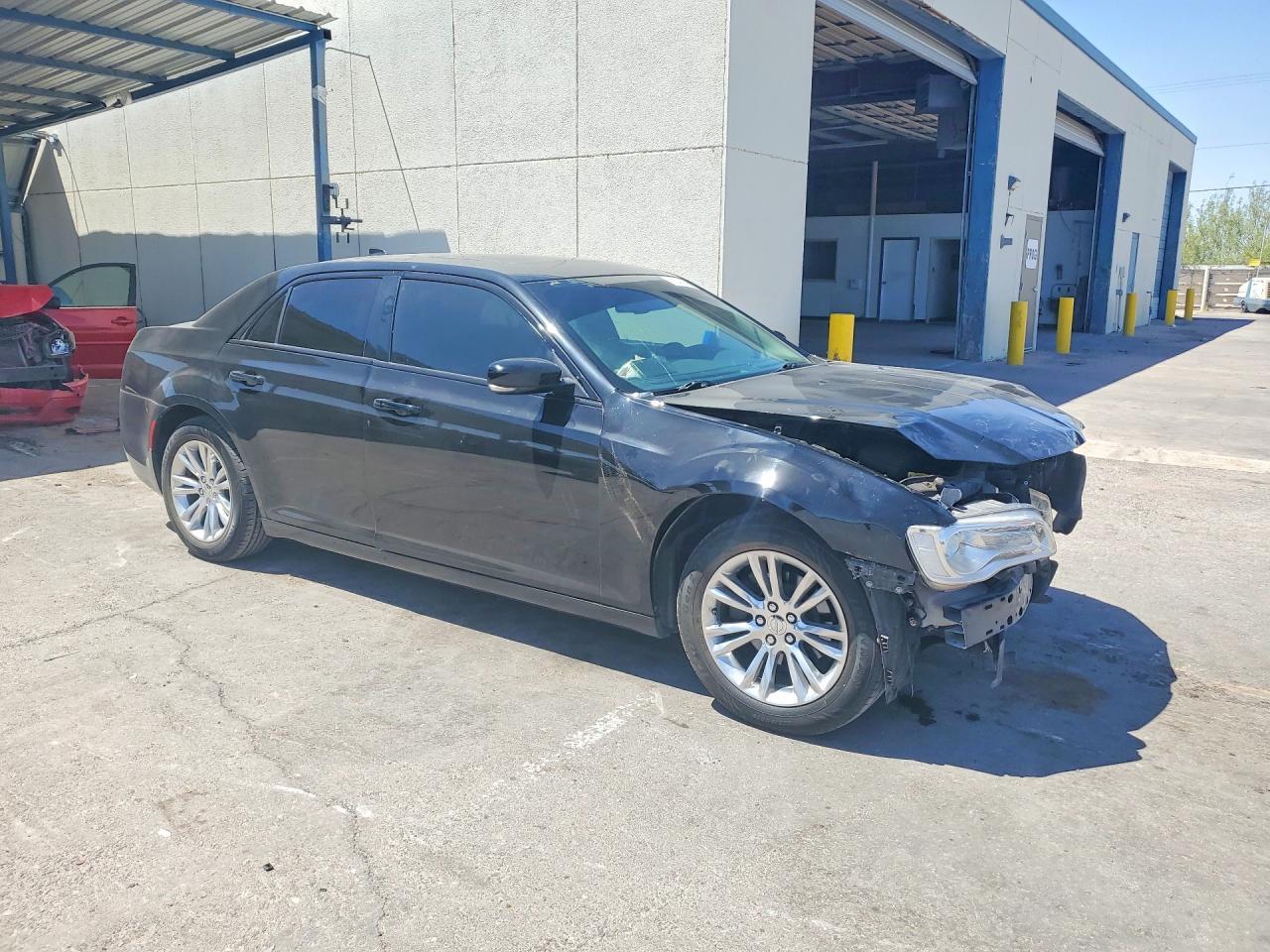 2016 Chrysler 300 Limited - Image 4