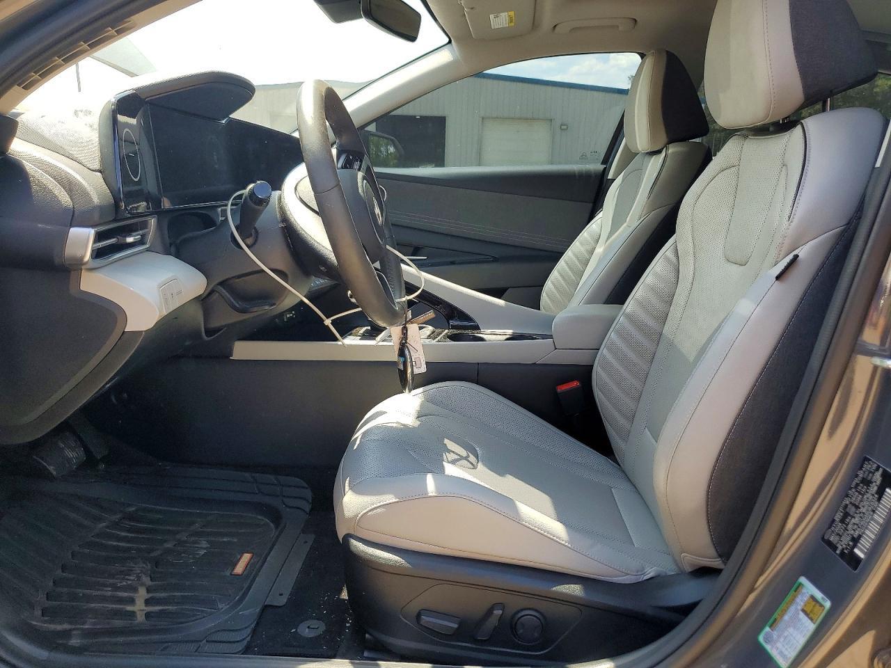 2024 Hyundai Elantra Limited - Image 7