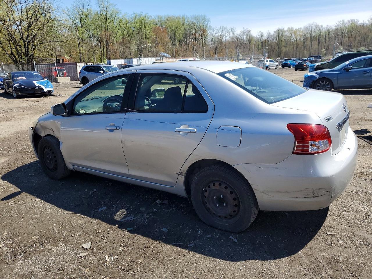 2010 Toyota Yaris Base - Image 2