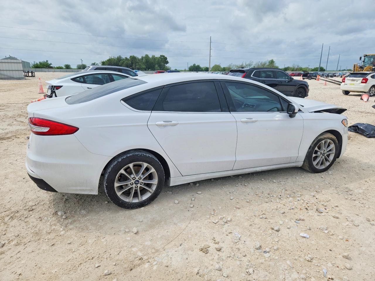 2020 Ford Fusion Se - Фото 3