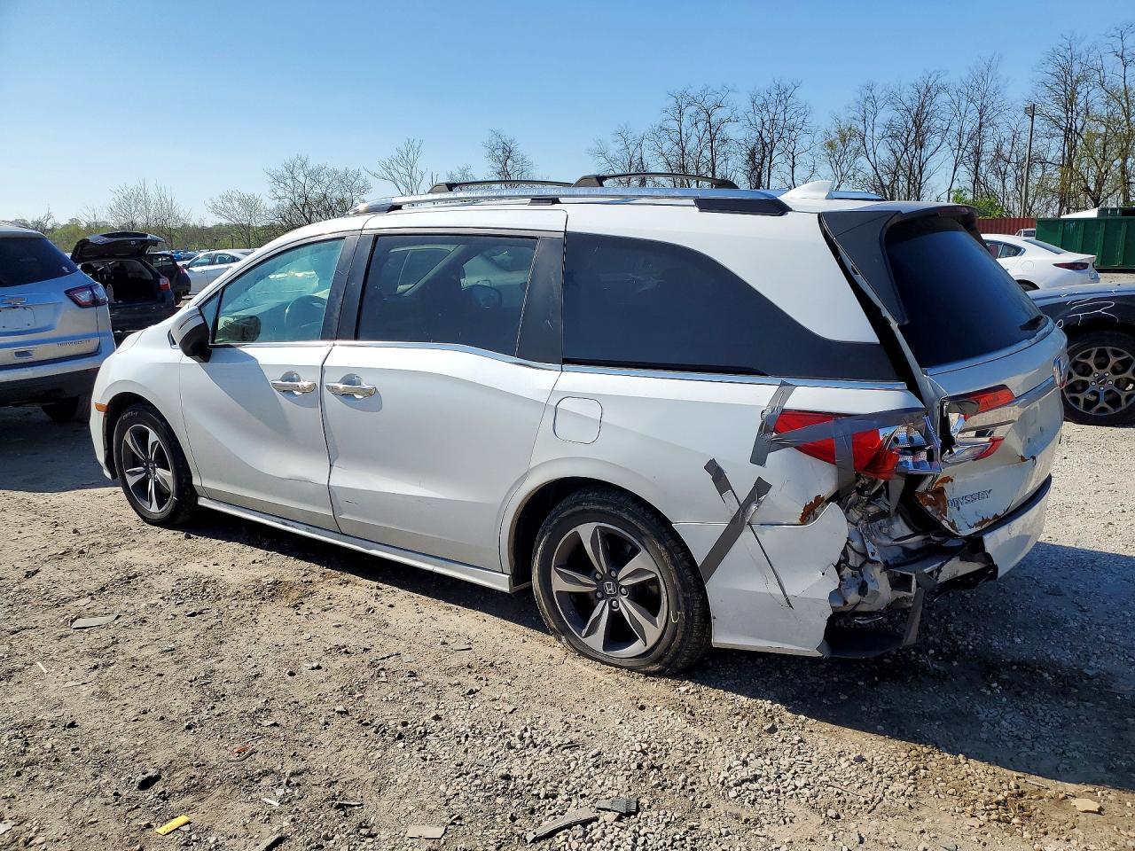 2020 Honda Odyssey Touring - Фото 2