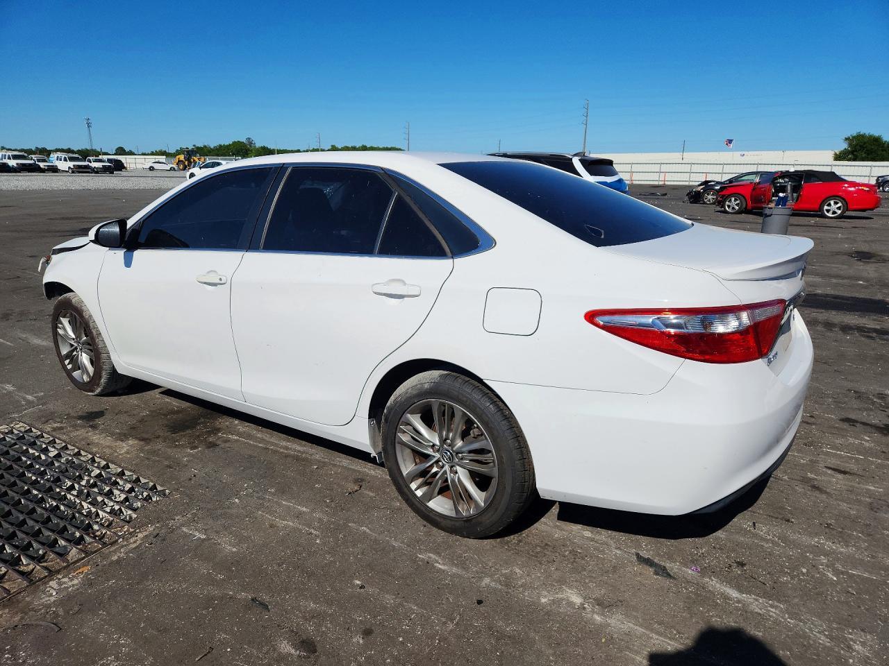 2017 Toyota Camry Se - Фото 2