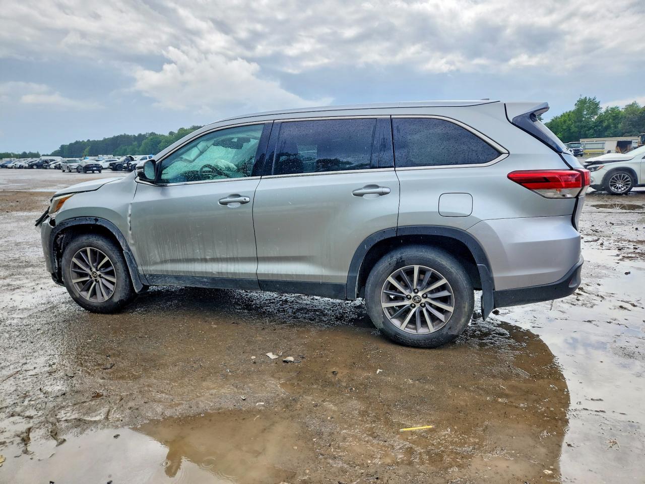 2019 Toyota Highlander Xle - Image 2