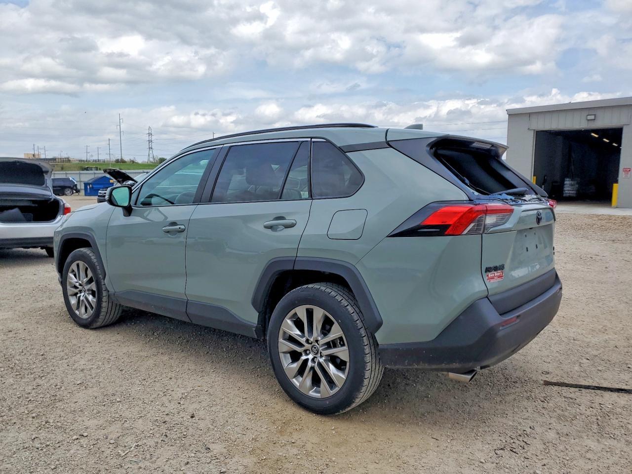2020 Toyota Rav4 Xle Premium - Image 2