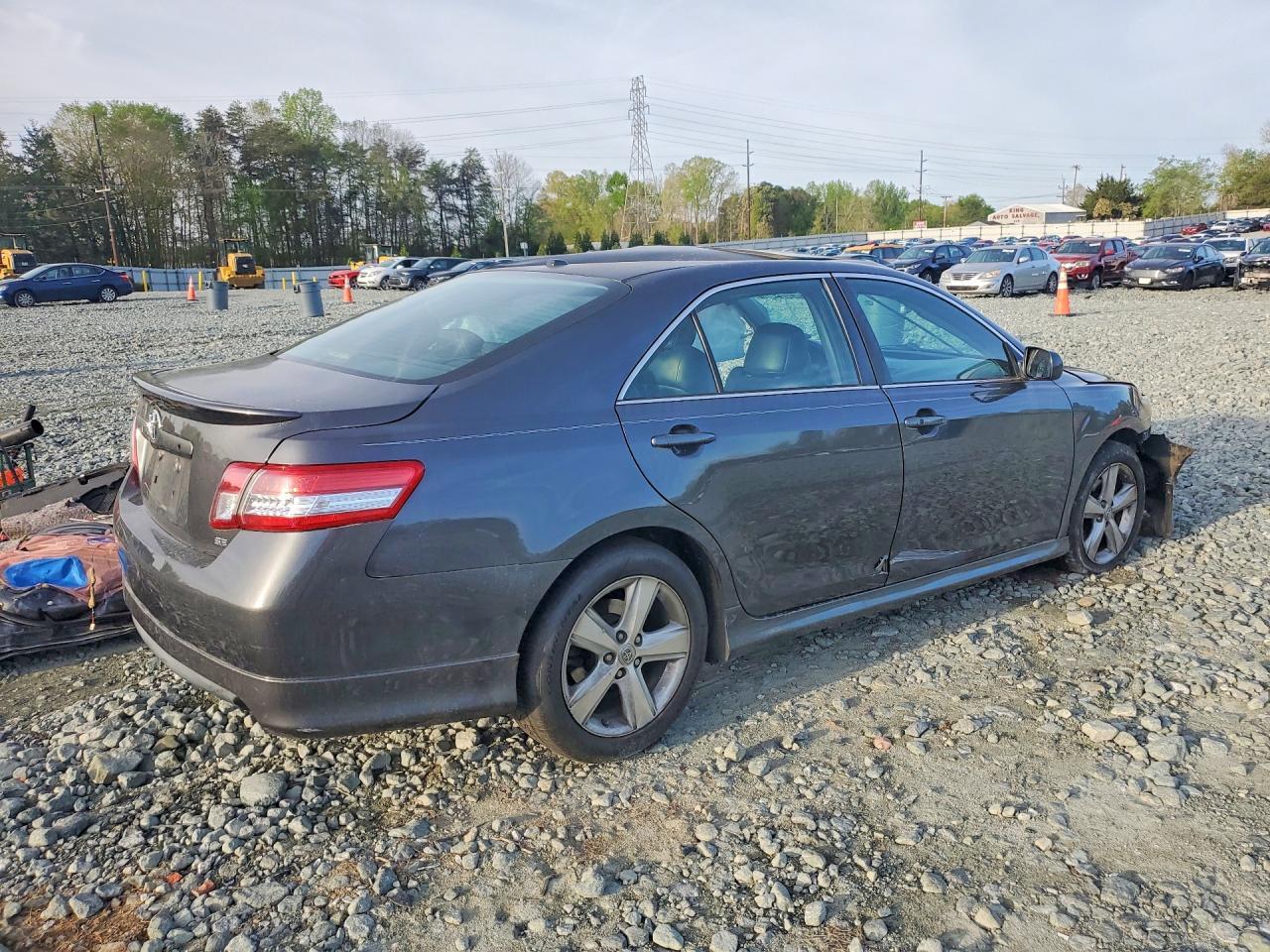 2011 Toyota Camry Se - Фото 3