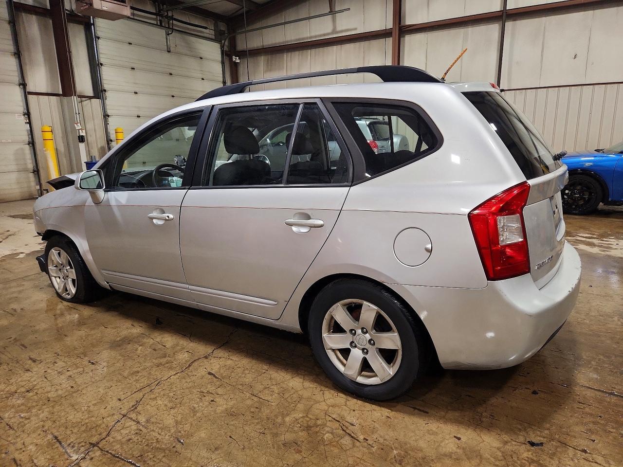 2009 Kia Rondo Base - Фото 2