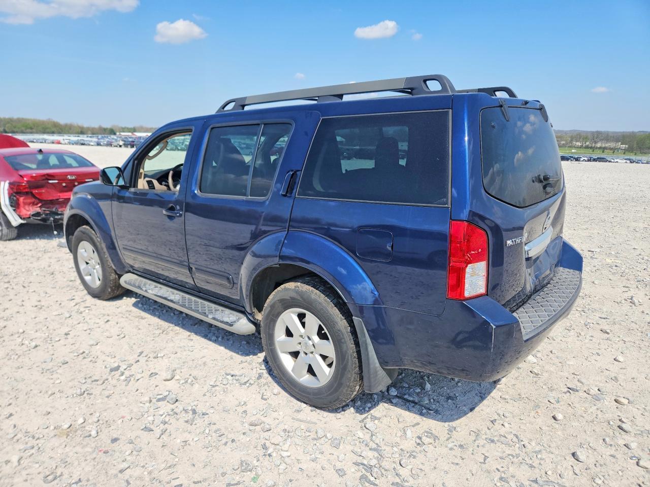 2012 Nissan Pathfinder S - Фото 2