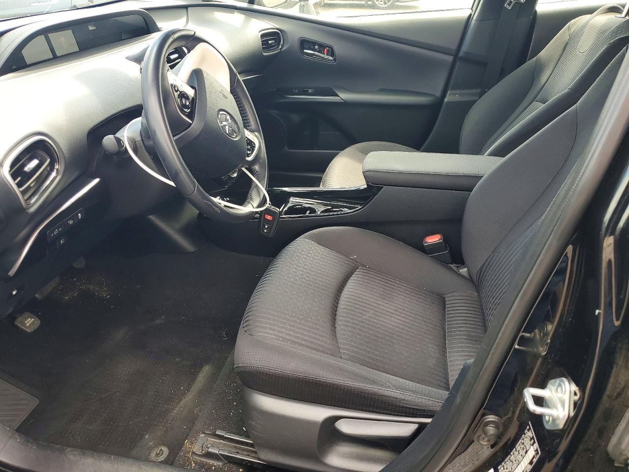 2018 Toyota Prius Three - Фото 7