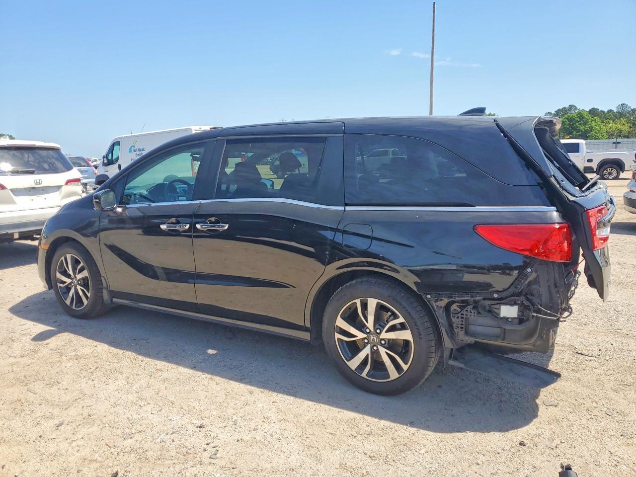 2023 Honda Odyssey Touring - Image 2