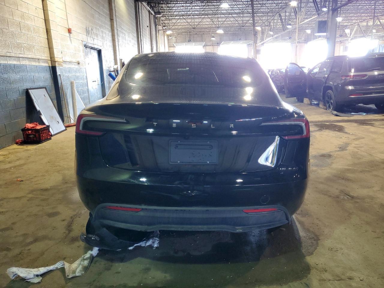 2025 Tesla Model 3 - Фото 6