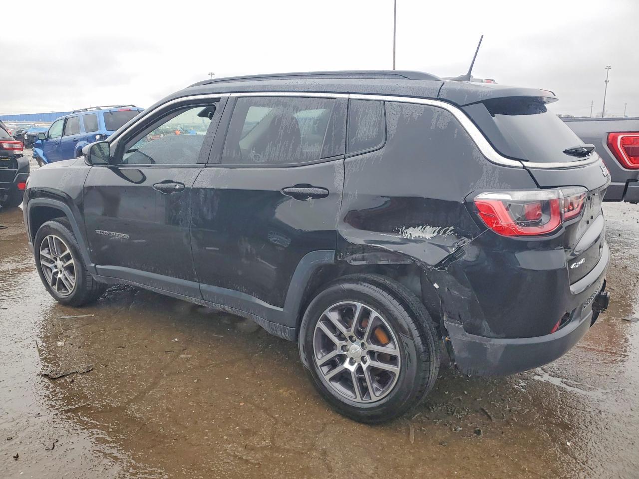 2017 Jeep Compass Latitude - Image 2