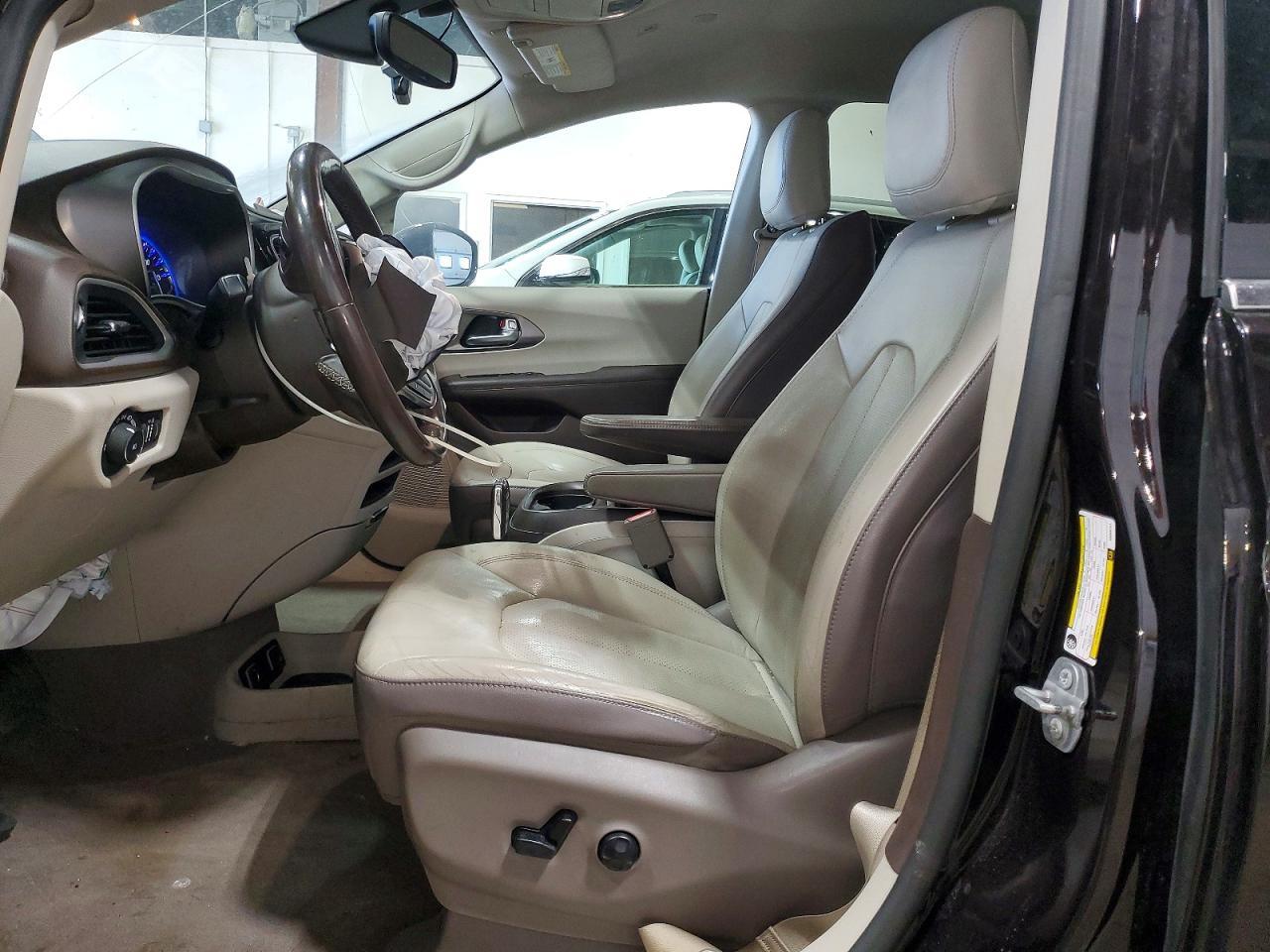 2019 Chrysler Pacifica Touring L - Image 7
