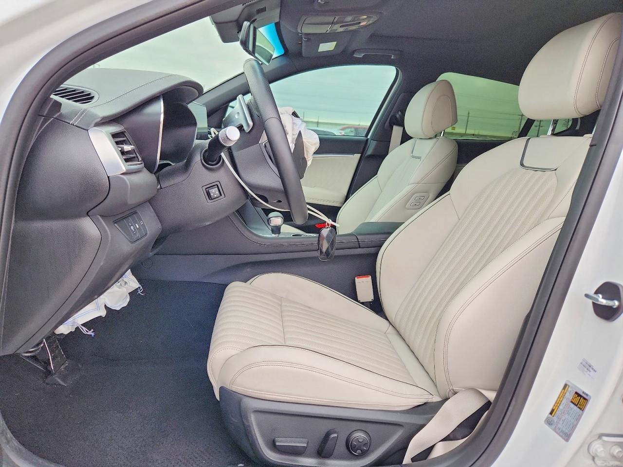 2025 Genesis G70 2.5T Sport Prestige - Image 7