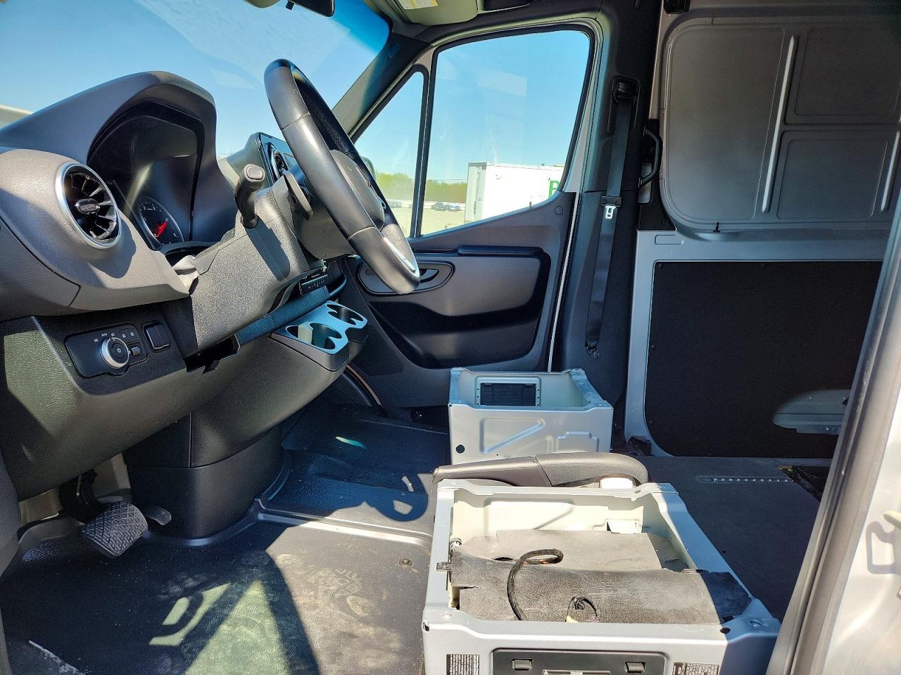 2022 Mercedes-Benz Sprinter 4500 - Фото 7