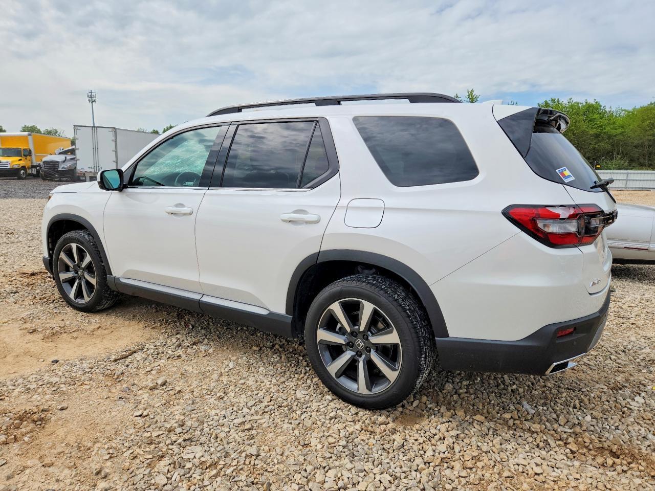 2024 Honda Pilot Elite - Image 2