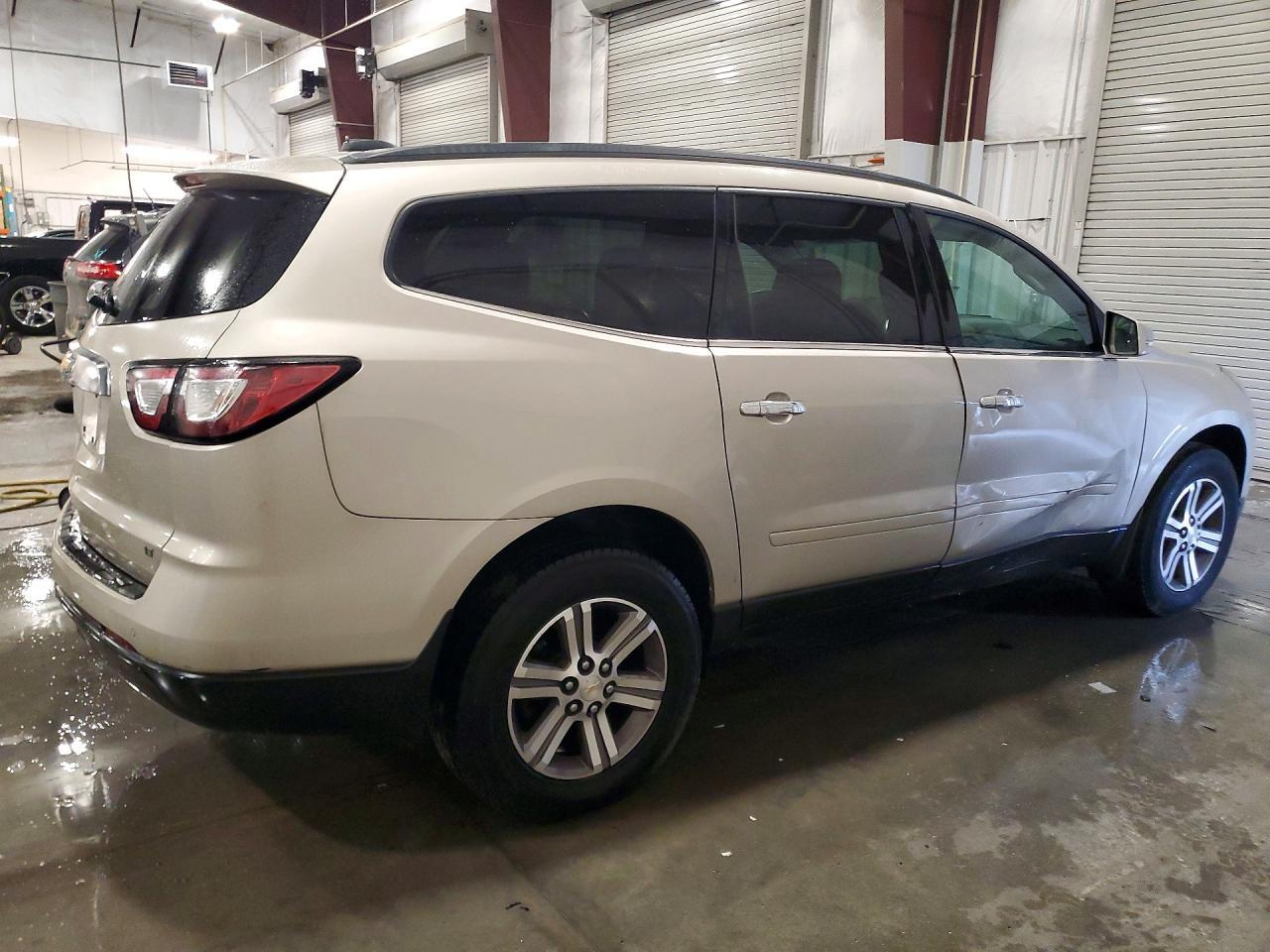 2017 Chevrolet Traverse Lt - Image 3