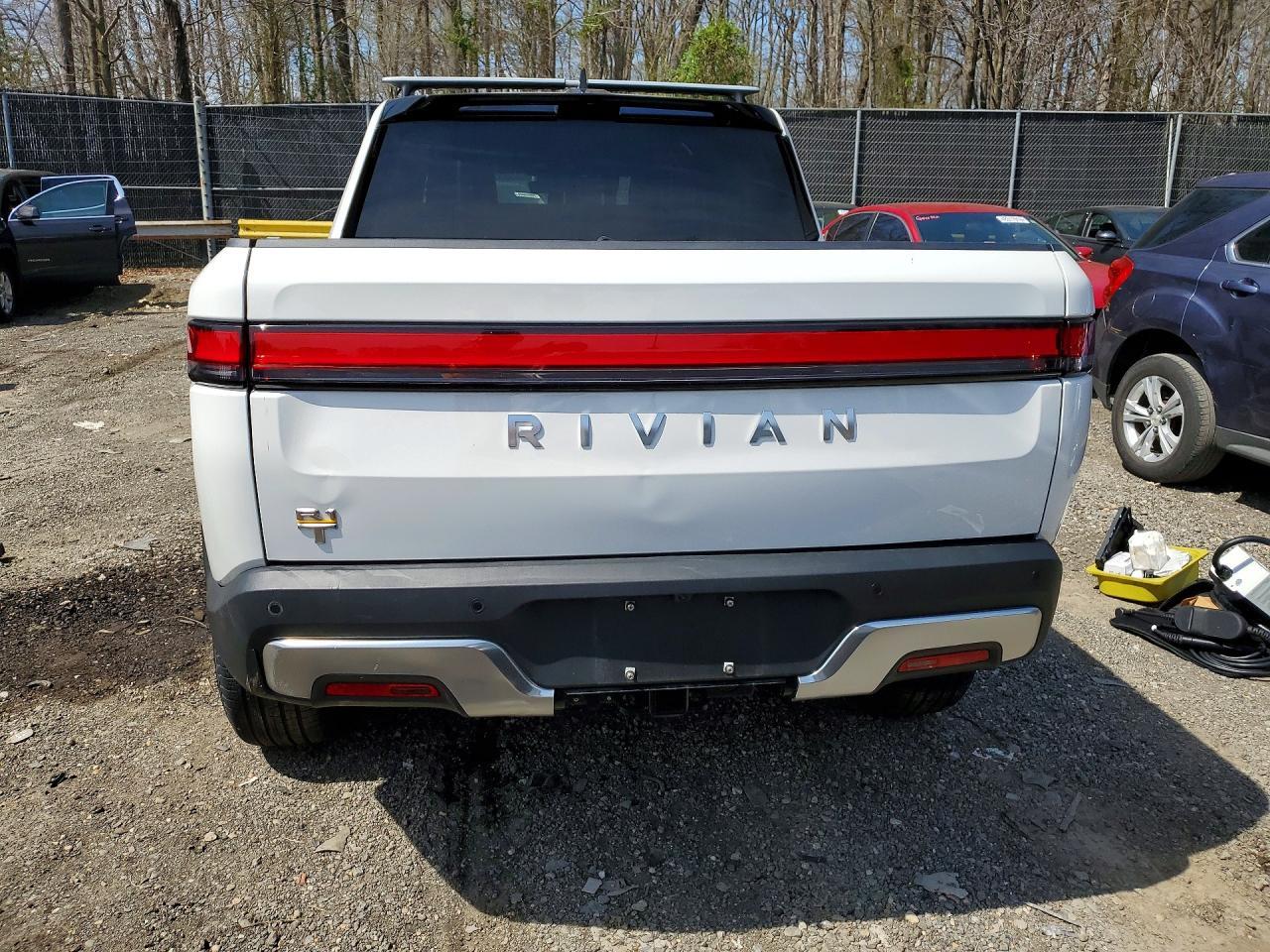2023 Rivian R1T Adventure - Фото 6