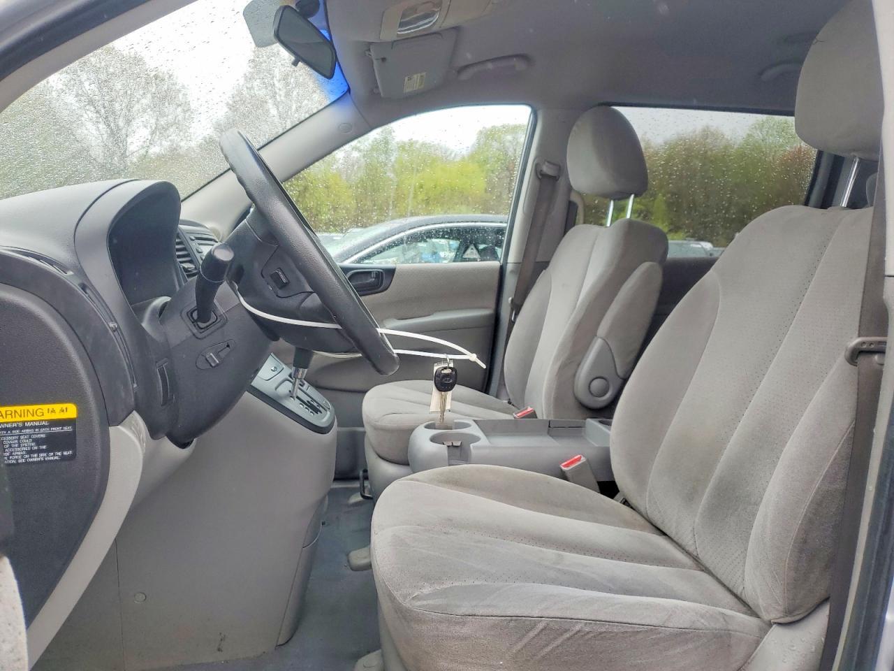 2008 Hyundai Entourage Gls - Image 7