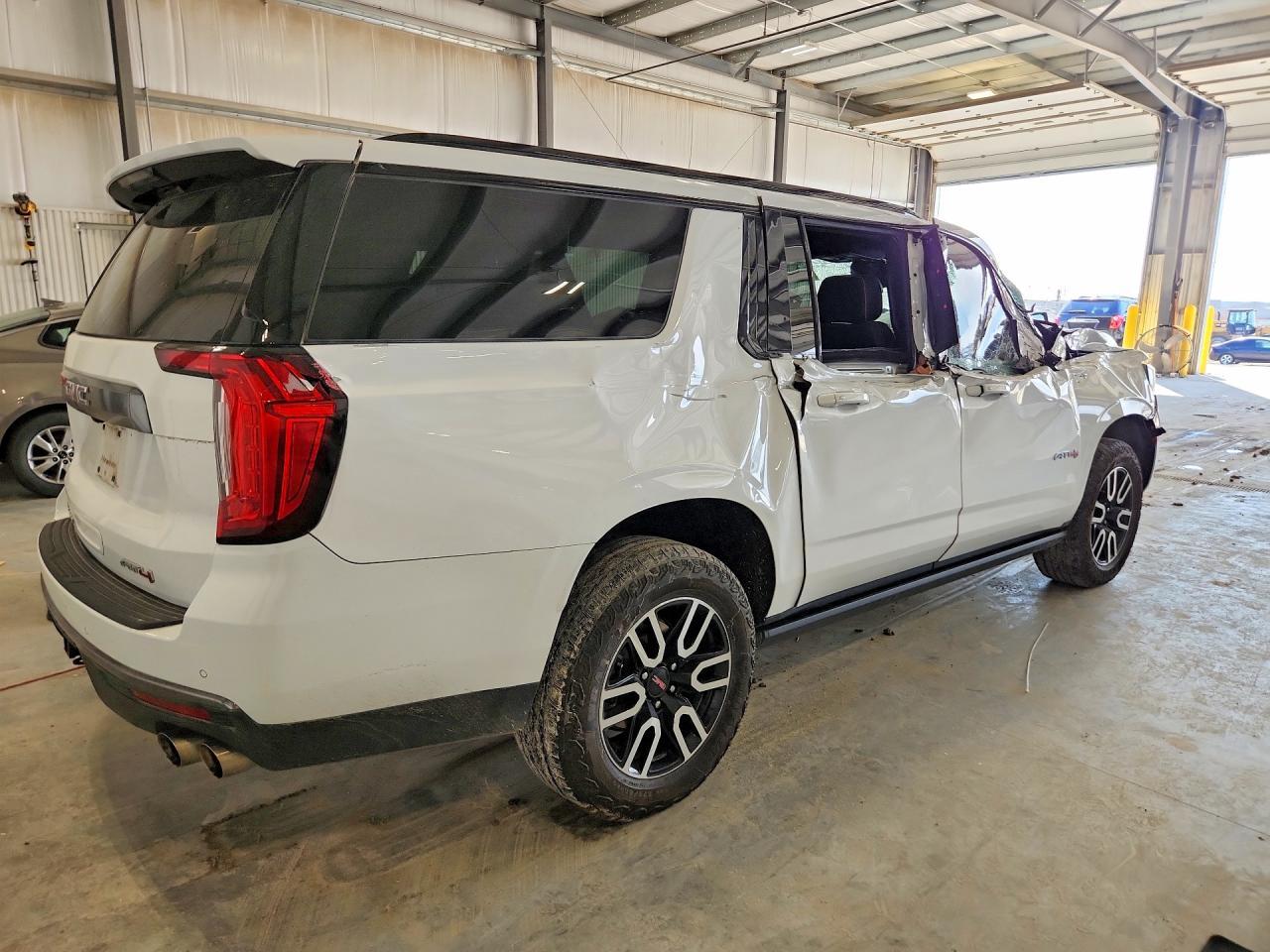 2024 GMC Yukon Xl K1500 At4 - Image 3