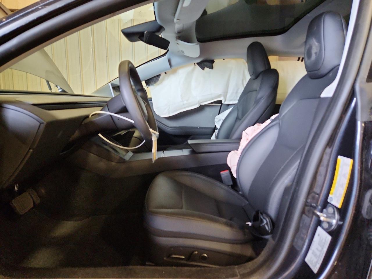 2025 Tesla Model 3 - Фото 7