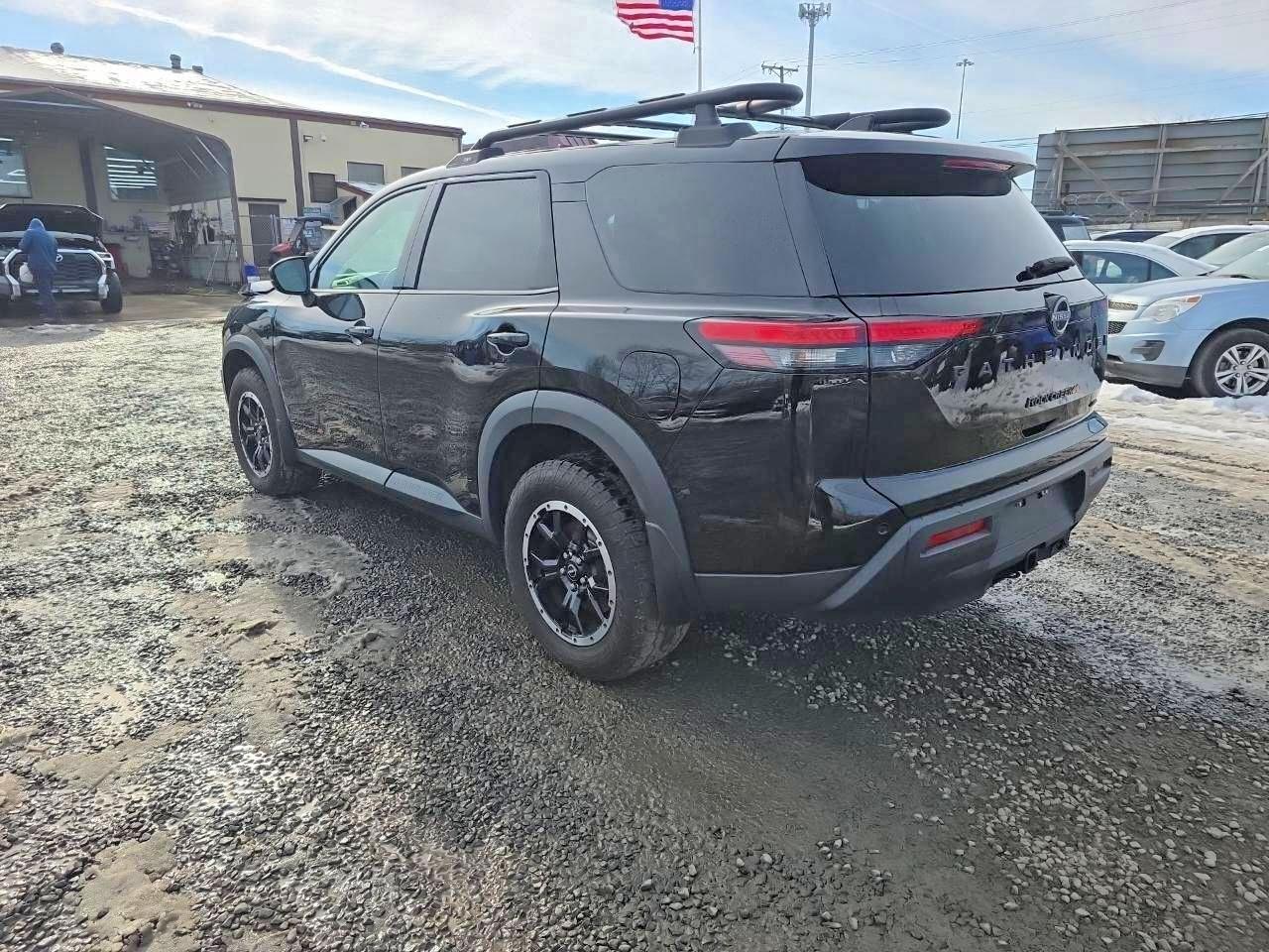 2023 Nissan Pathfinder Sv - Image 2