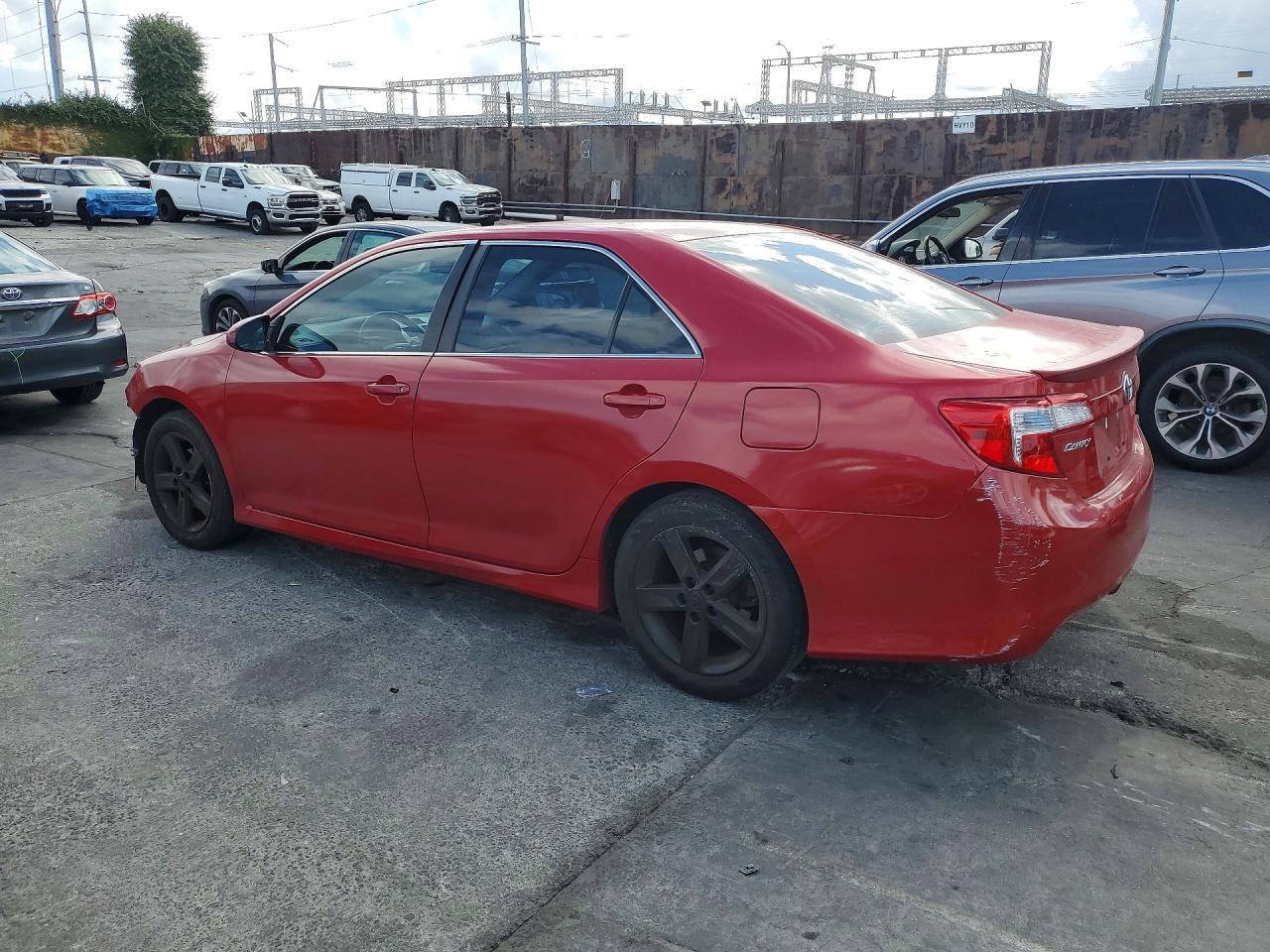 2013 Toyota Camry Se - Фото 2