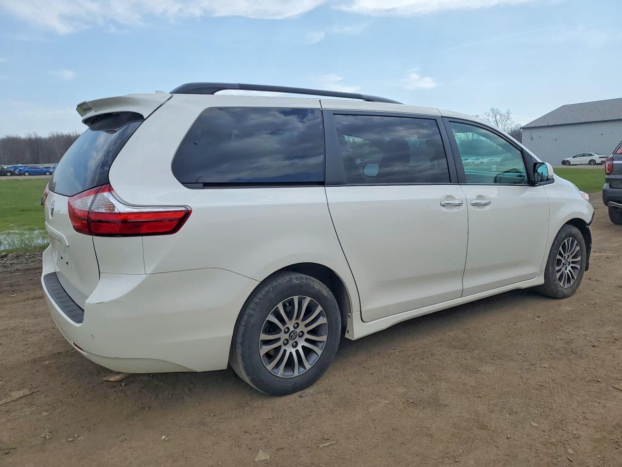 2019 Toyota Sienna Xle 8-Passenger - Фото 3