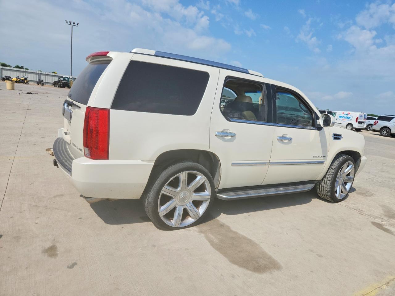 2011 Cadillac Escalade Luxury - Фото 3