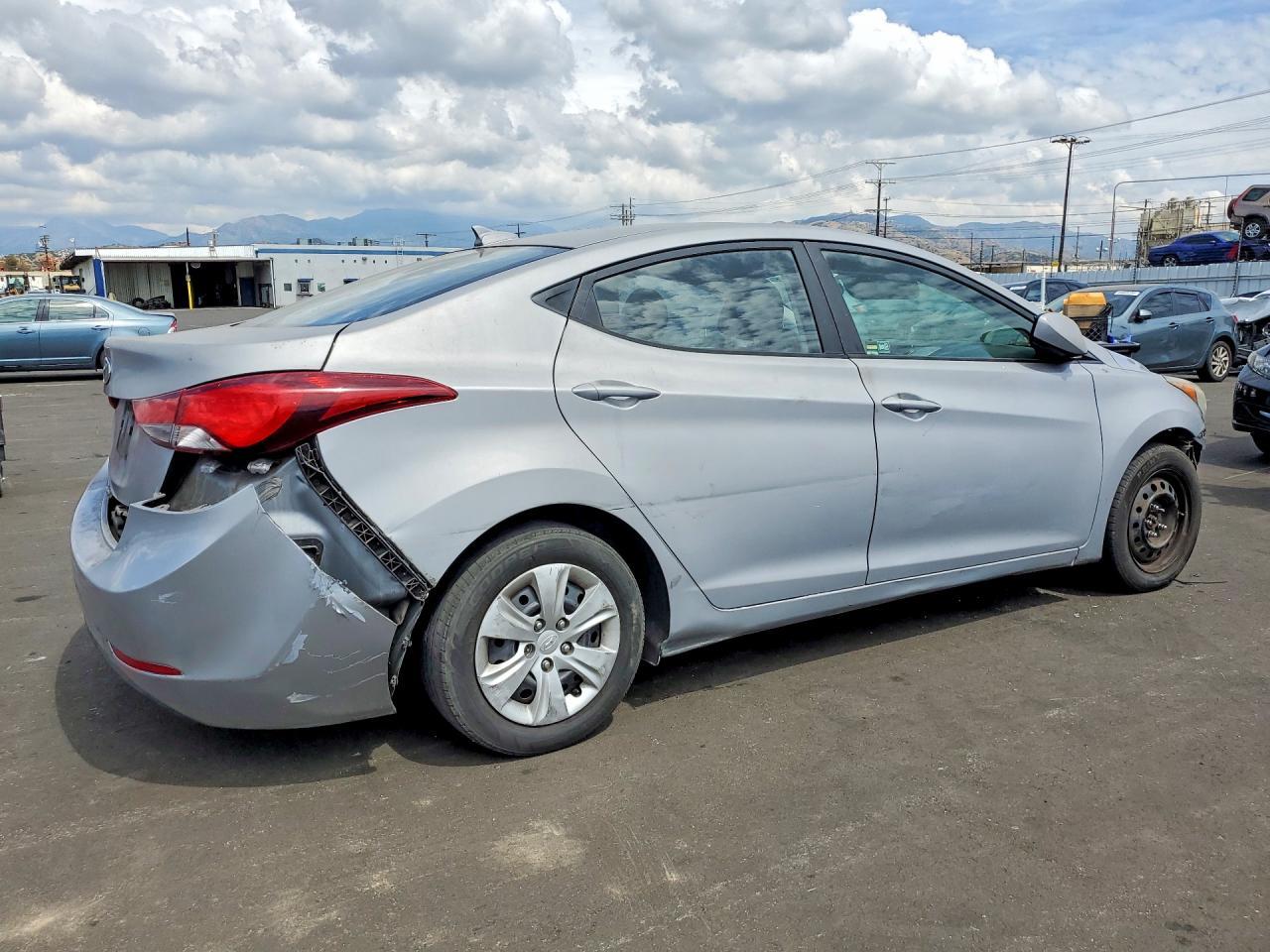 2016 Hyundai Elantra Se - Image 3