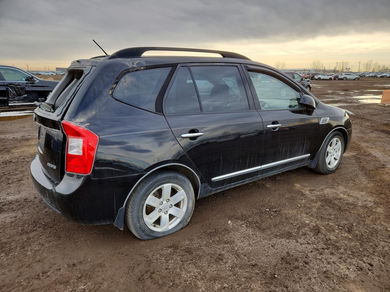 2009 Kia Rondo Lx - Image 3
