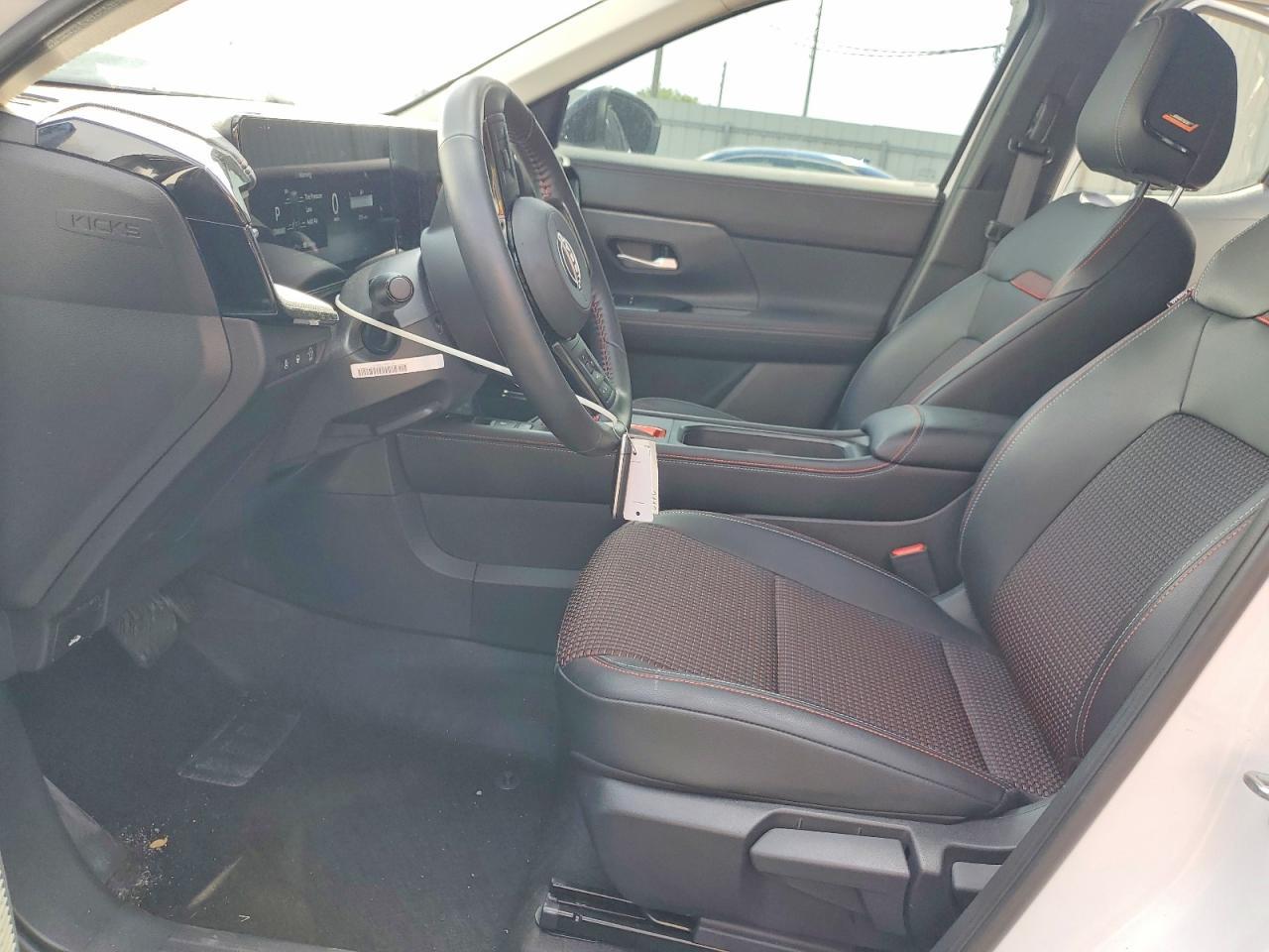 2025 Nissan Kicks Sr - Image 7