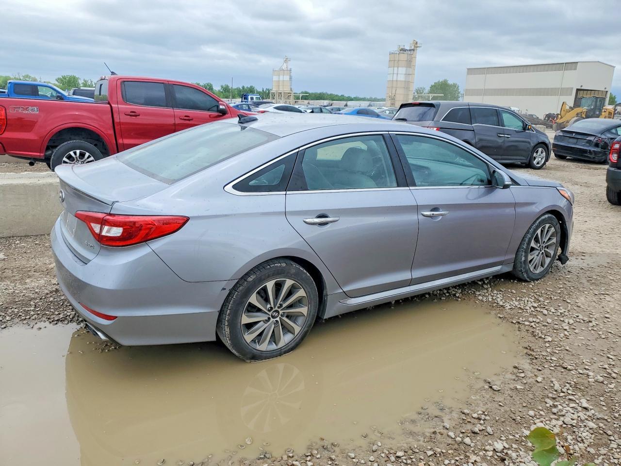 2016 Hyundai Sonata Sport - Image 3
