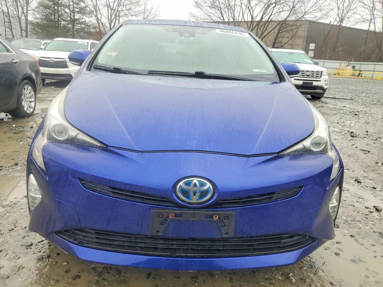 2016 Toyota Prius Three Touring - Image 5