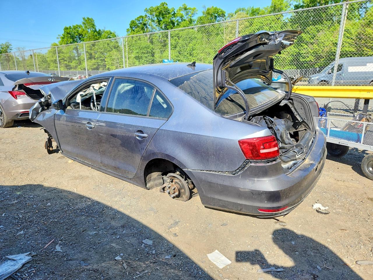 2015 Volkswagen Jetta Base - Фото 2