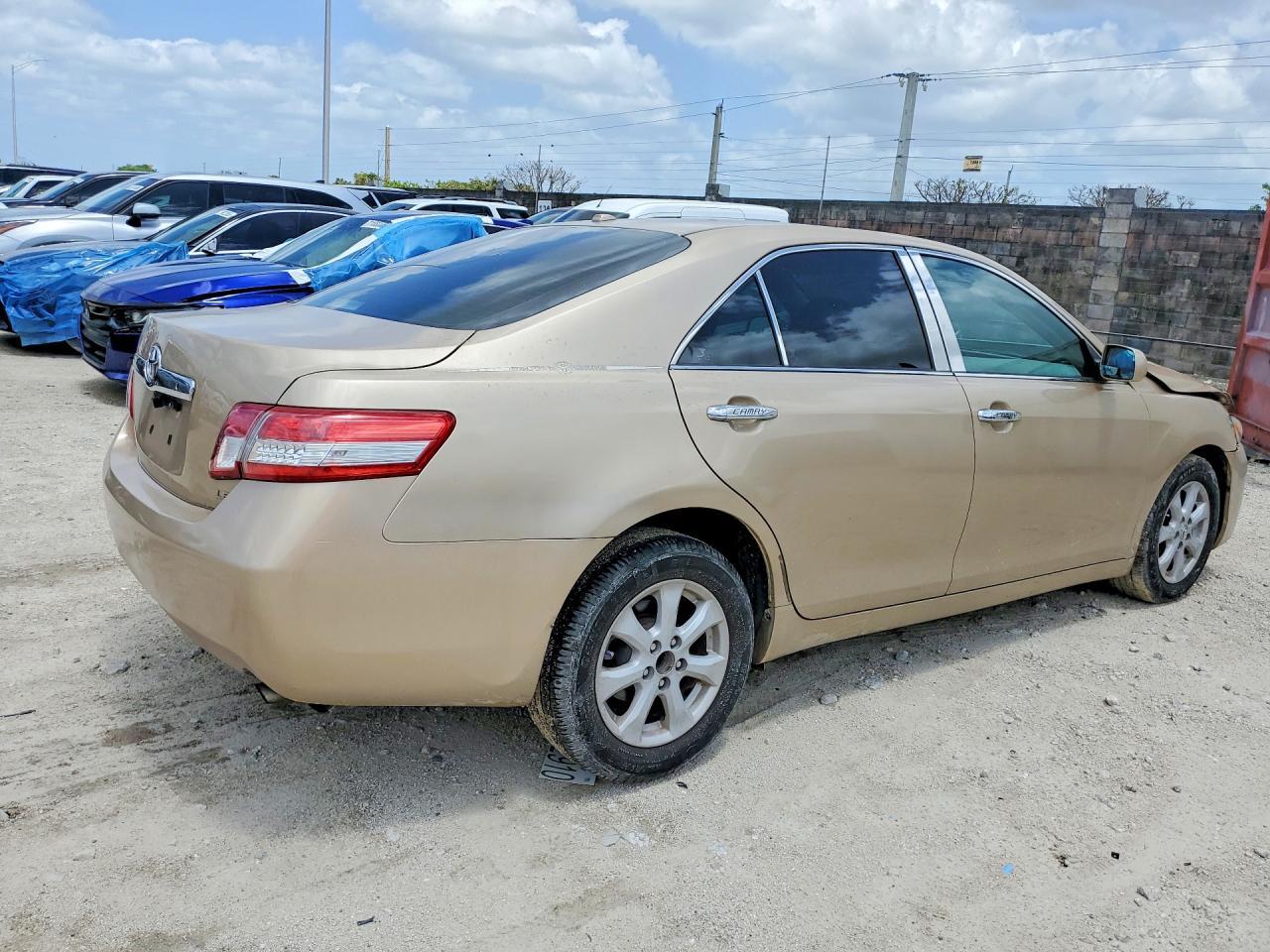 2010 Toyota Camry Le - Image 5