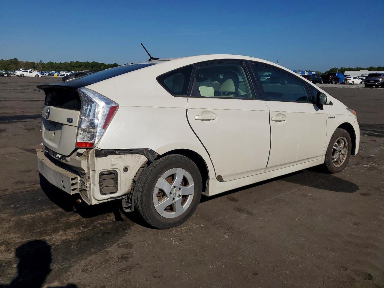 2010 Toyota Prius Iii - Фото 3