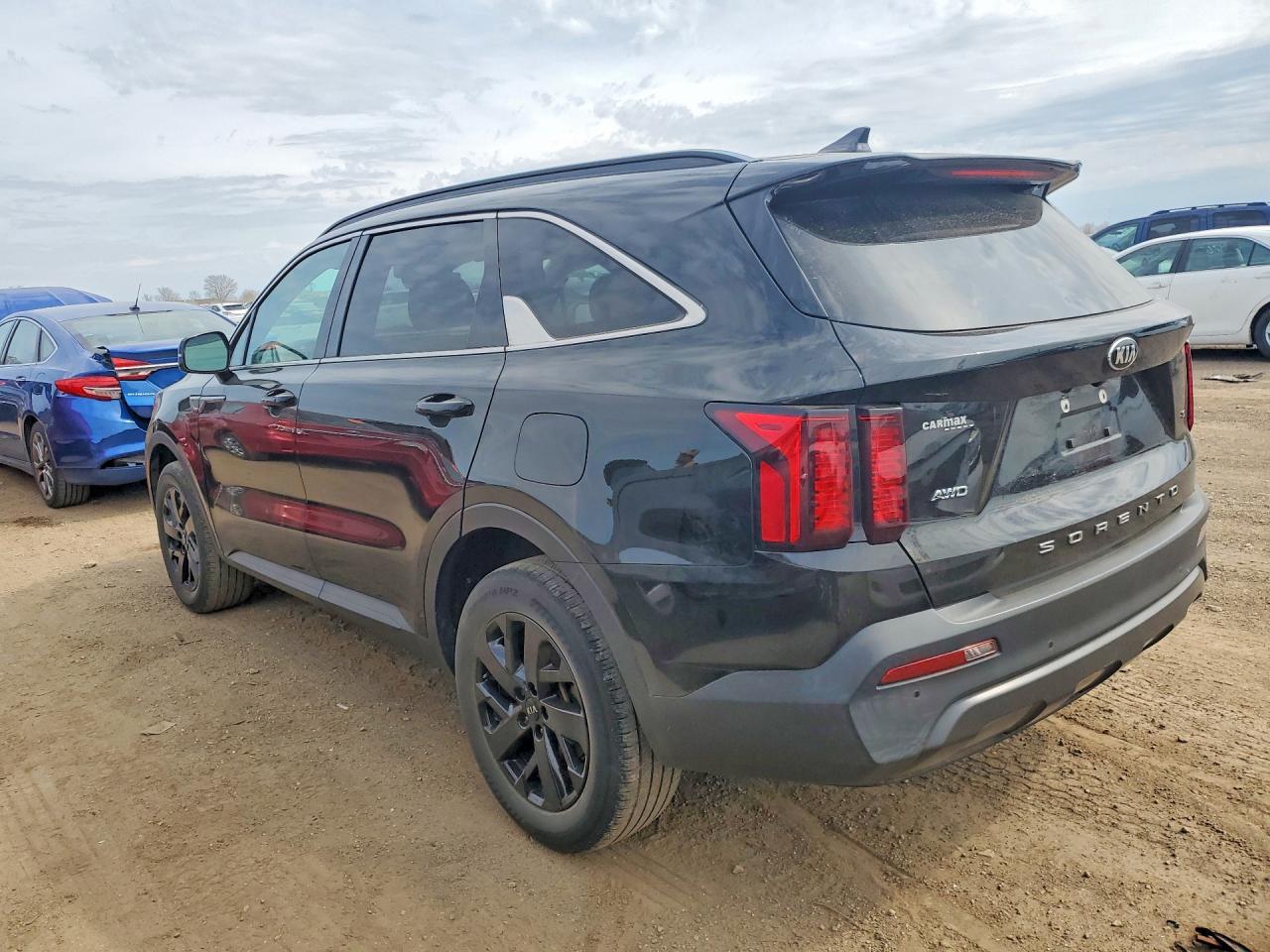 2021 Kia Sorento S - Фото 2