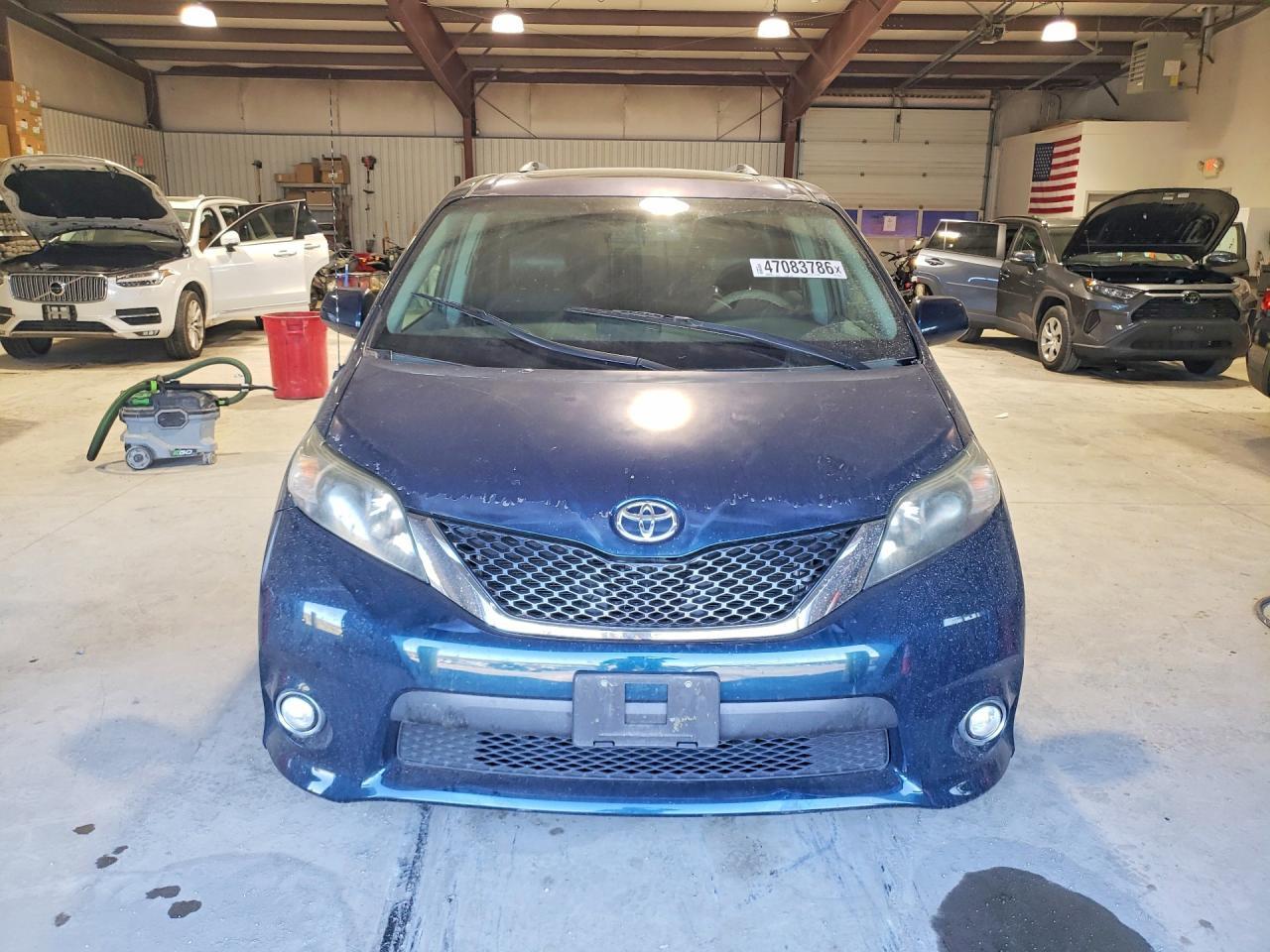 2011 Toyota Sienna Se 8-Passenger - Фото 5