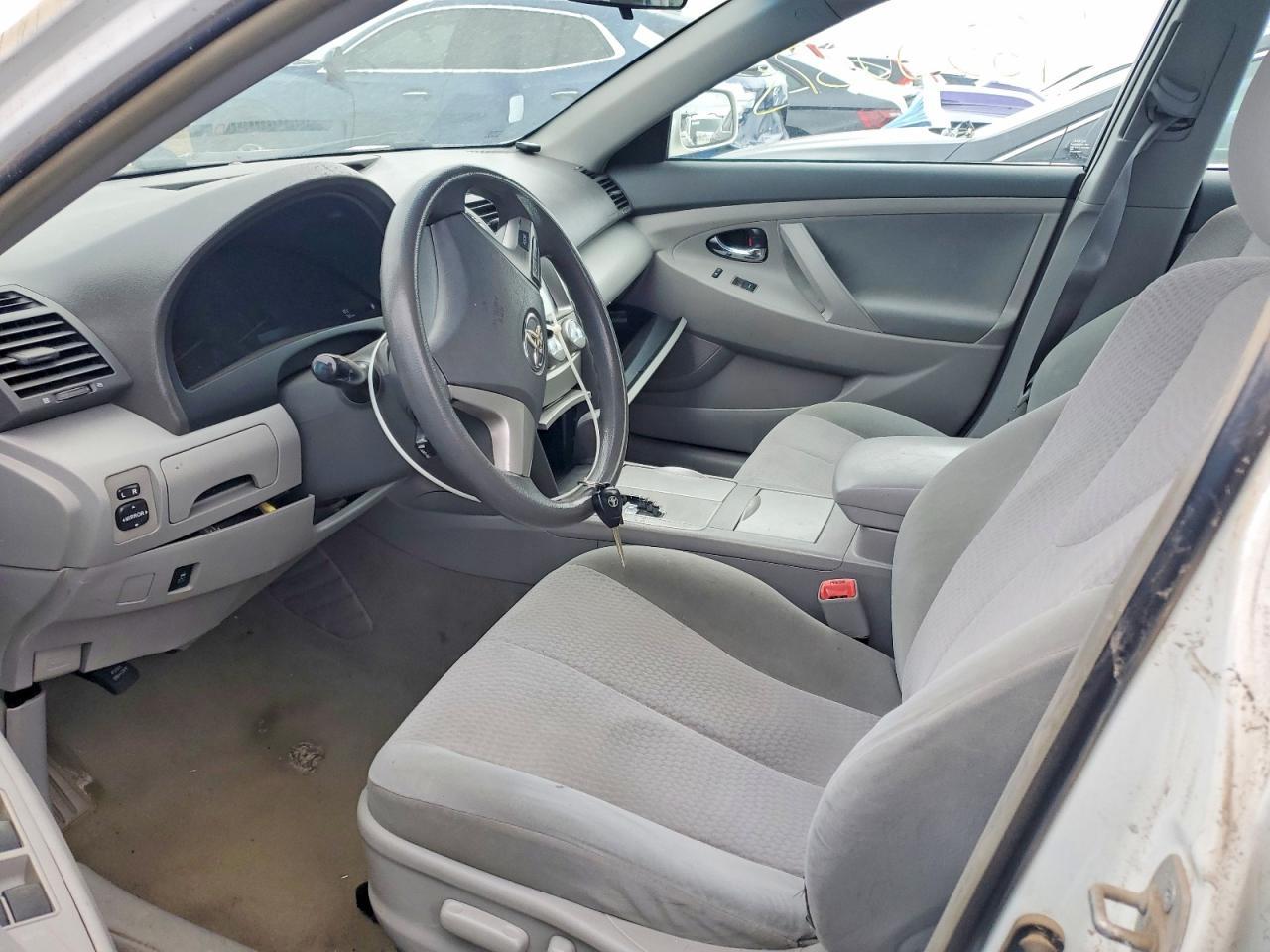 2010 Toyota Camry Le - Image 7