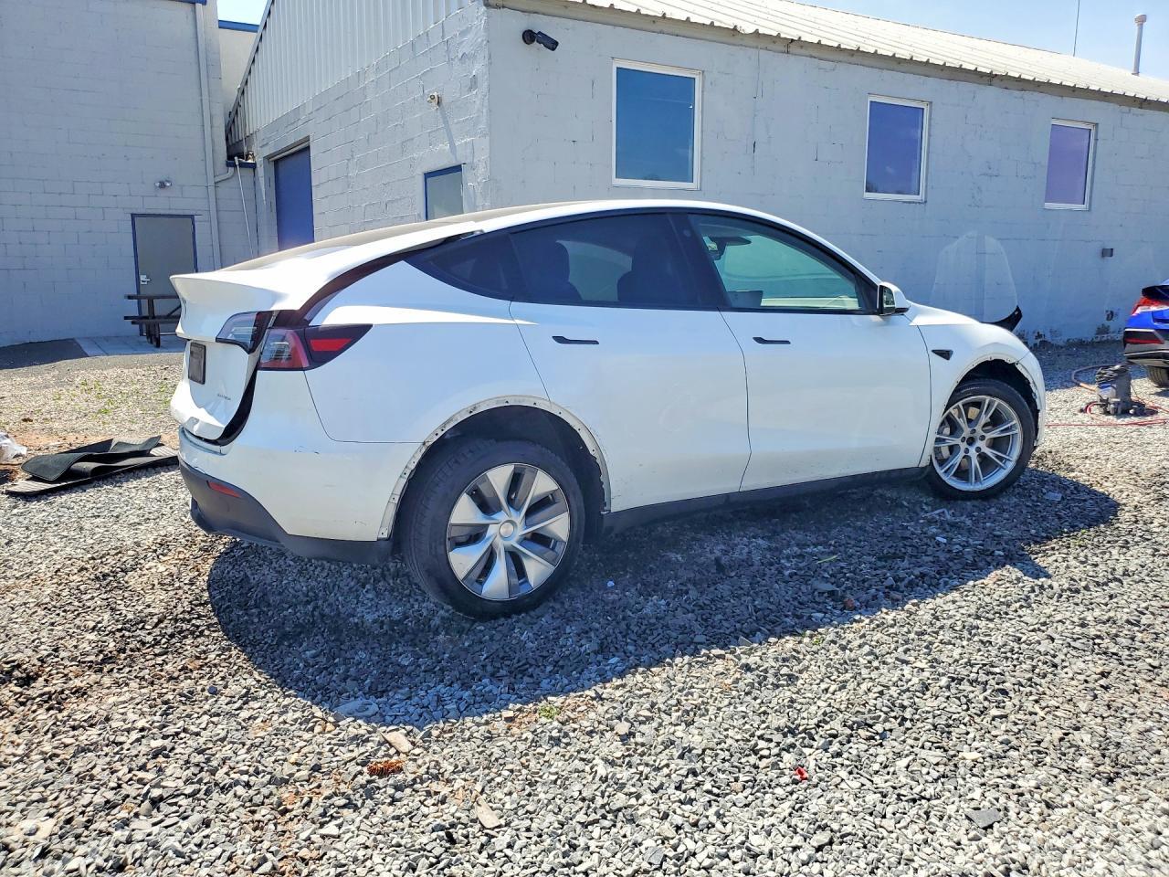 2023 Tesla Model Y - Image 3