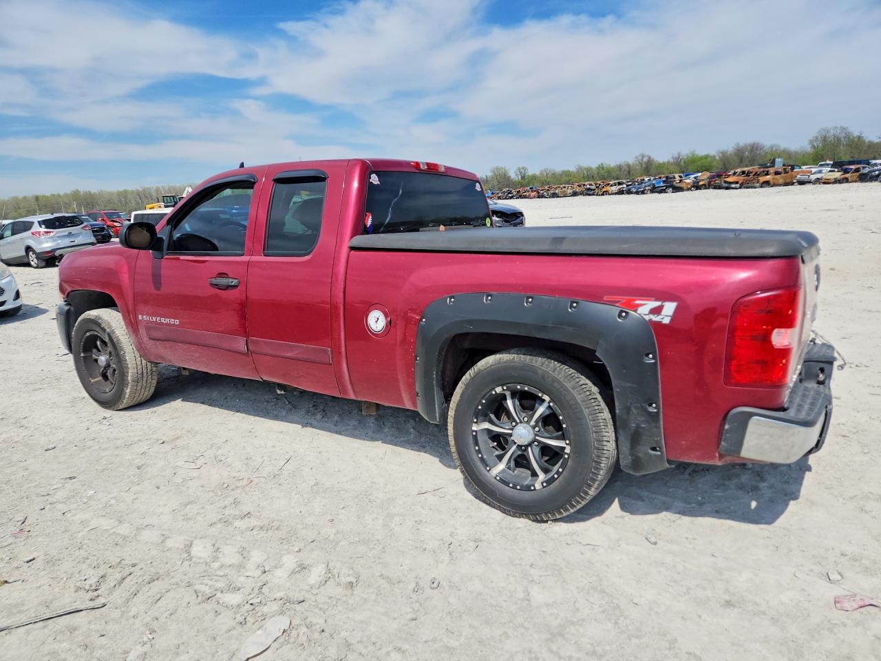 2007 Chevrolet Silverado K1500 - Image 2