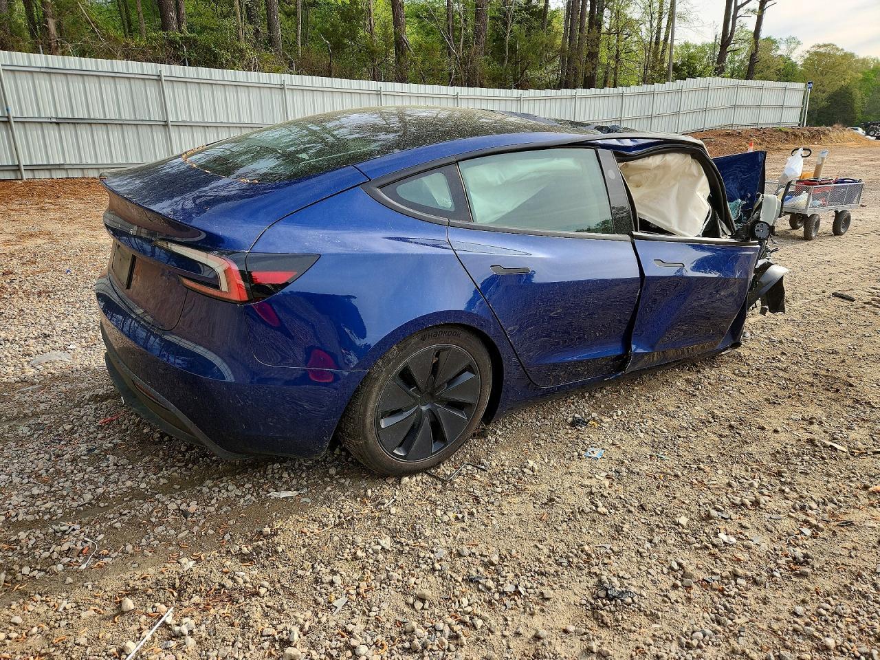 2025 Tesla Model 3 - Image 3