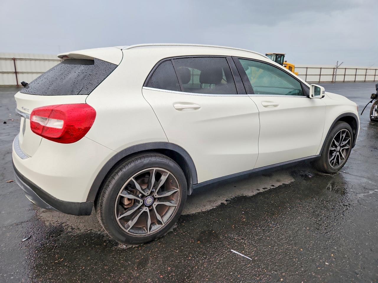 2015 Mercedes-Benz Gla 250 4Matic - Image 3
