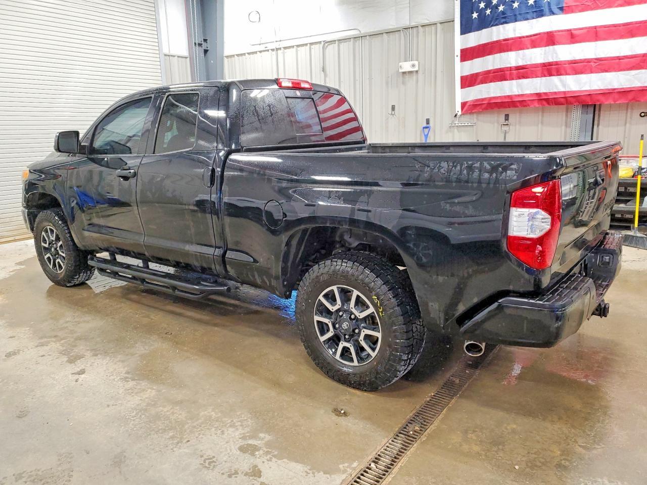 2016 Toyota Tundra Double Cab Limited - Фото 2