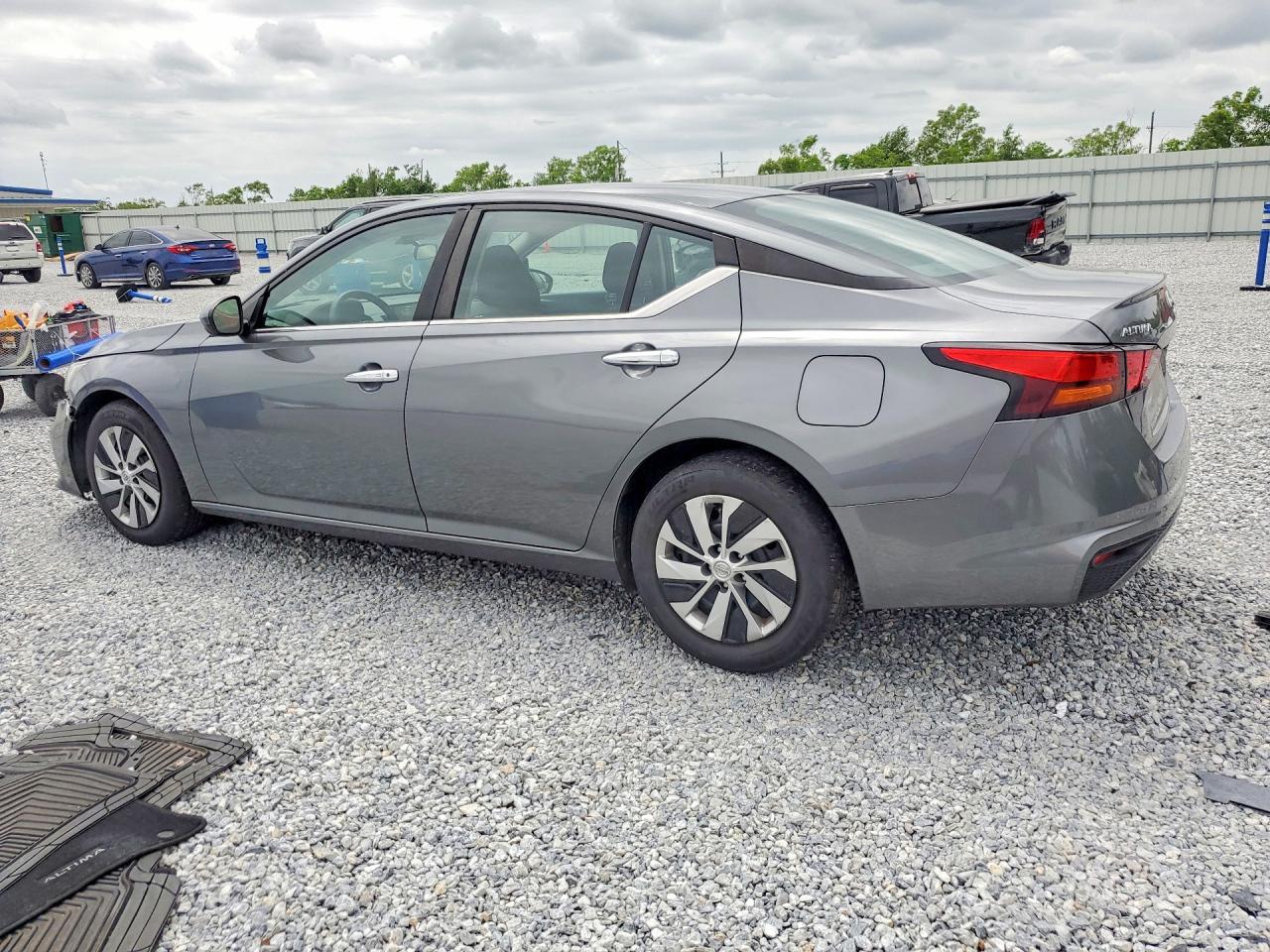 2022 Nissan Altima S - Image 2